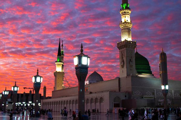 cropped-prophet-mohammed-mosque-al-masjid-an-nabawi-medina-AVEZWEC-1.jpg