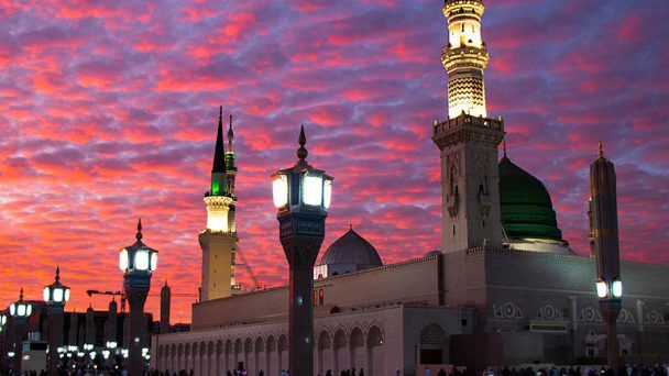 cropped-prophet-mohammed-mosque-al-masjid-an-nabawi-medina-AVEZWEC-1.jpg